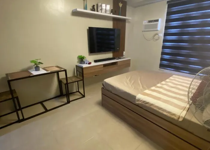 Cozy Unit 10mins From Airport 20mins From Us Embassy Across Sm Sucat Manila